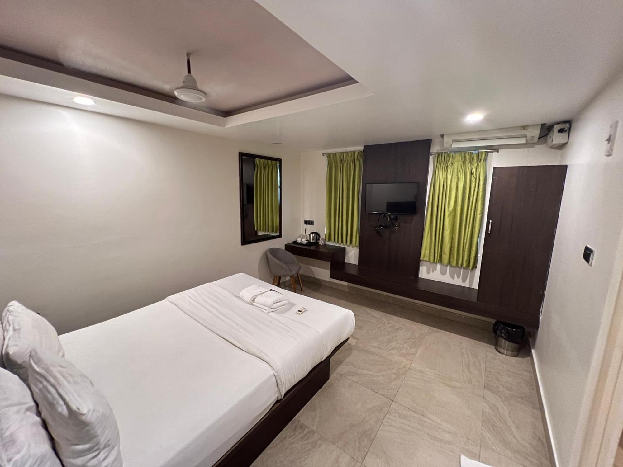Hotel Diviyum Manor à Port Blair Extérieur photo